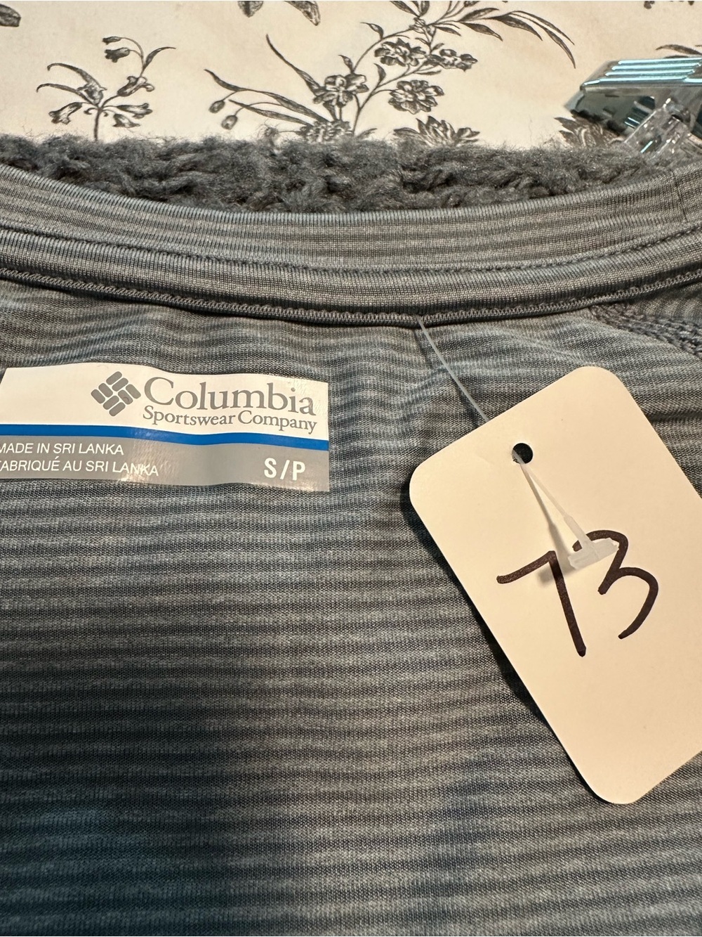 Columbia Omni-Wick Gray Long Sleeve Athletic Top Size Small Gorpcore Hiking - Picture 3 of 5